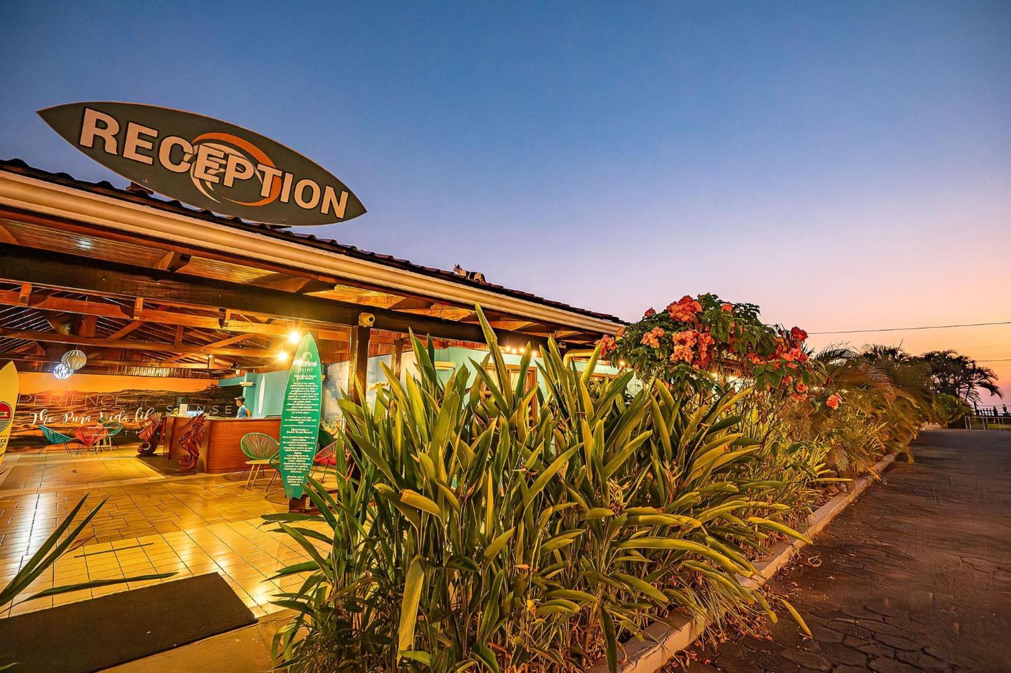 Beach Break Resort & Cr Surf Camp Jacó Екстериор снимка